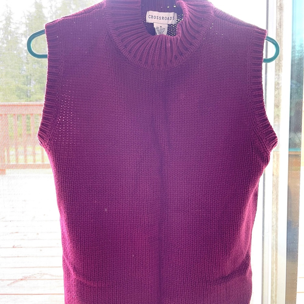 Women’s sleeveless sweater/ vest